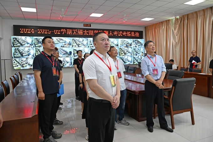 校领导带队开展2024—2025学年第二学期期末考试巡视工作1.jpg
