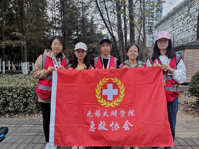 无锡太湖学院-护理学院急救协会助力2019比佛利环蠡湖国际半程马拉松
