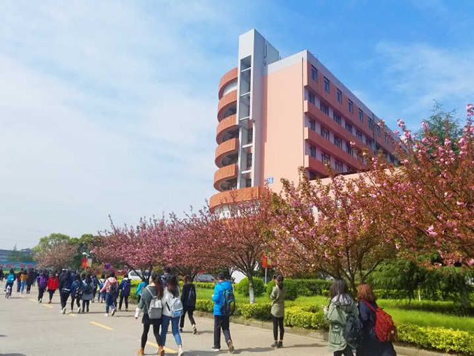 无锡太湖学院-樱花竞妍,太湖学院美如画