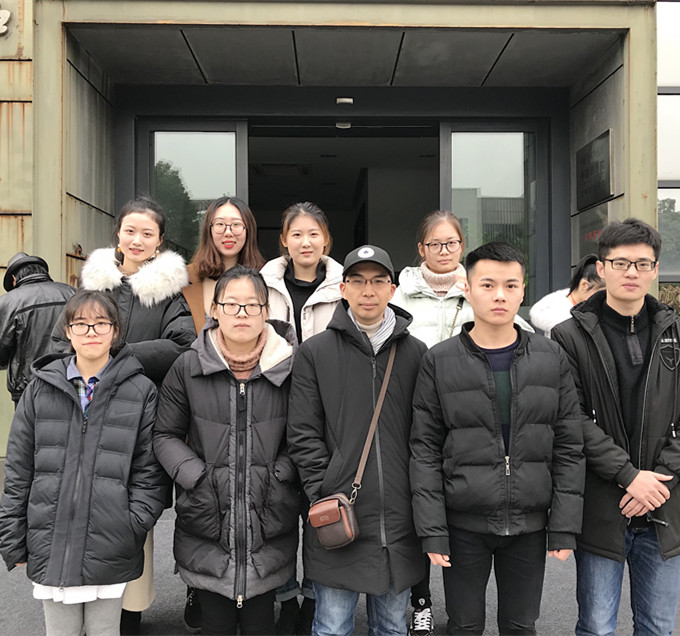 艺术学院美术系师生共赴凤凰艺都美术馆开展期末实践活动