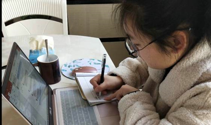 护理学院学生学习.jpg