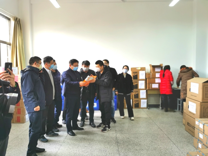 无锡市教育局到校督查疫情防控工作9.jpg