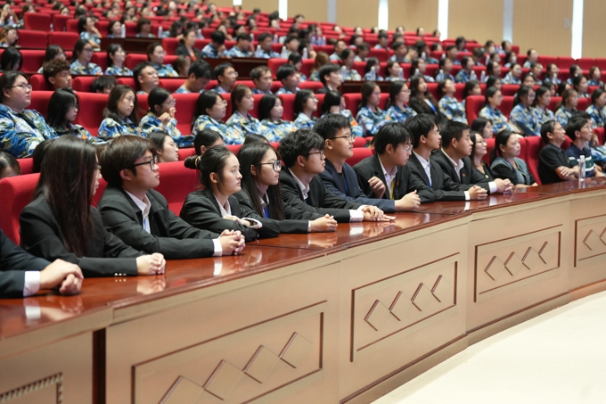 校党委副书记丁涛为会计学院2025级新生 讲授“开学第一课”3.jpg