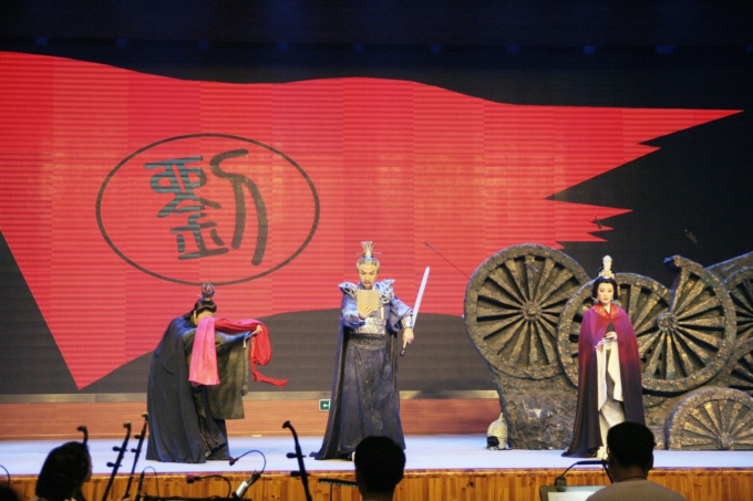 “江苏戏曲名作高校巡演”——锡剧《大风歌》专场演出走进我校5.JPG