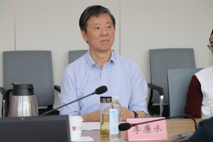 执行校长李廉水听取汇报.png