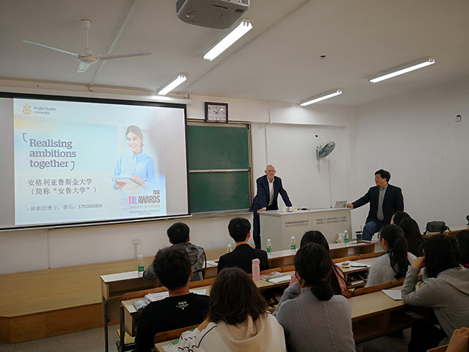 会计学院ACCA项目合作院校英国安格利亚鲁斯金大学访问我校3.jpg