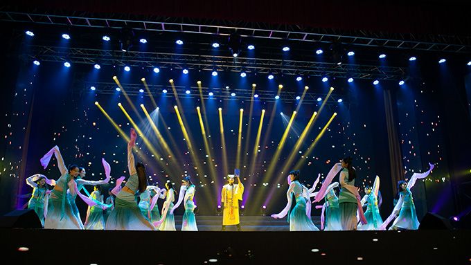 我校纪念改革开放四十周年暨迎新生大型文艺晚会精彩上演13.jpg