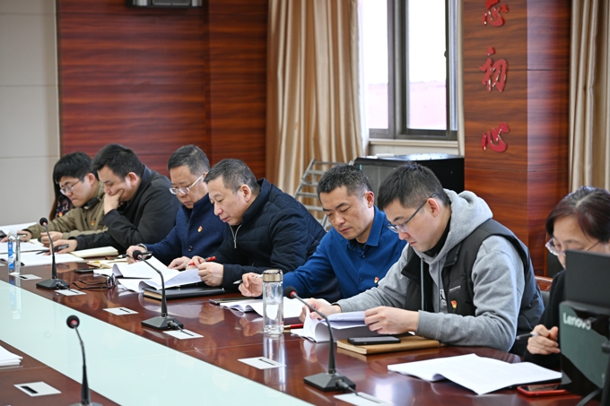 我校召开2024年3月党委理论学习中心组(扩大)学习会5.jpg